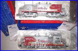 2 Car Set USA Trains R22023 + R22024 Nw 2 Santa Fe Warbonnet & Calf Locomotives