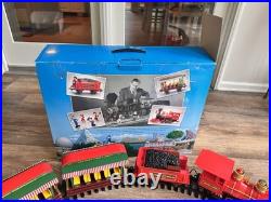 Disney Parks Railroad Train Set G SCALE Lights & Sounds with 8 Figurinestested