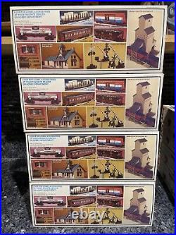 LIONEL DISNEY 1977 MICKEY MOUSE EXPRESS 14-PIECE O/027-G TRAIN SET in Box