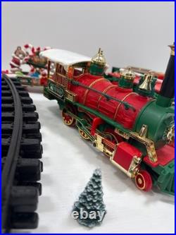 New Bright Industrial Co Ltd Holiday Express Toy Train Set (527-384) Works Great