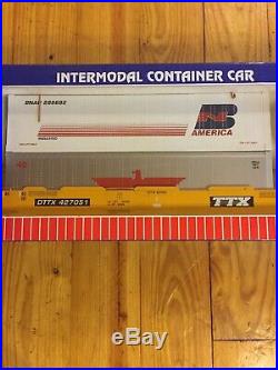 USA Trains R17101 G Scale Atriculated Intermodal Set with Containers Metal Wheels